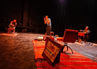 NOS ELEVES DE L’OPTION THEATRE PRENNENT LA PLUME A PROPOS DU SPECTACLE “LE TRIBUNAL DE L’HISTOIRE” A L’IFM